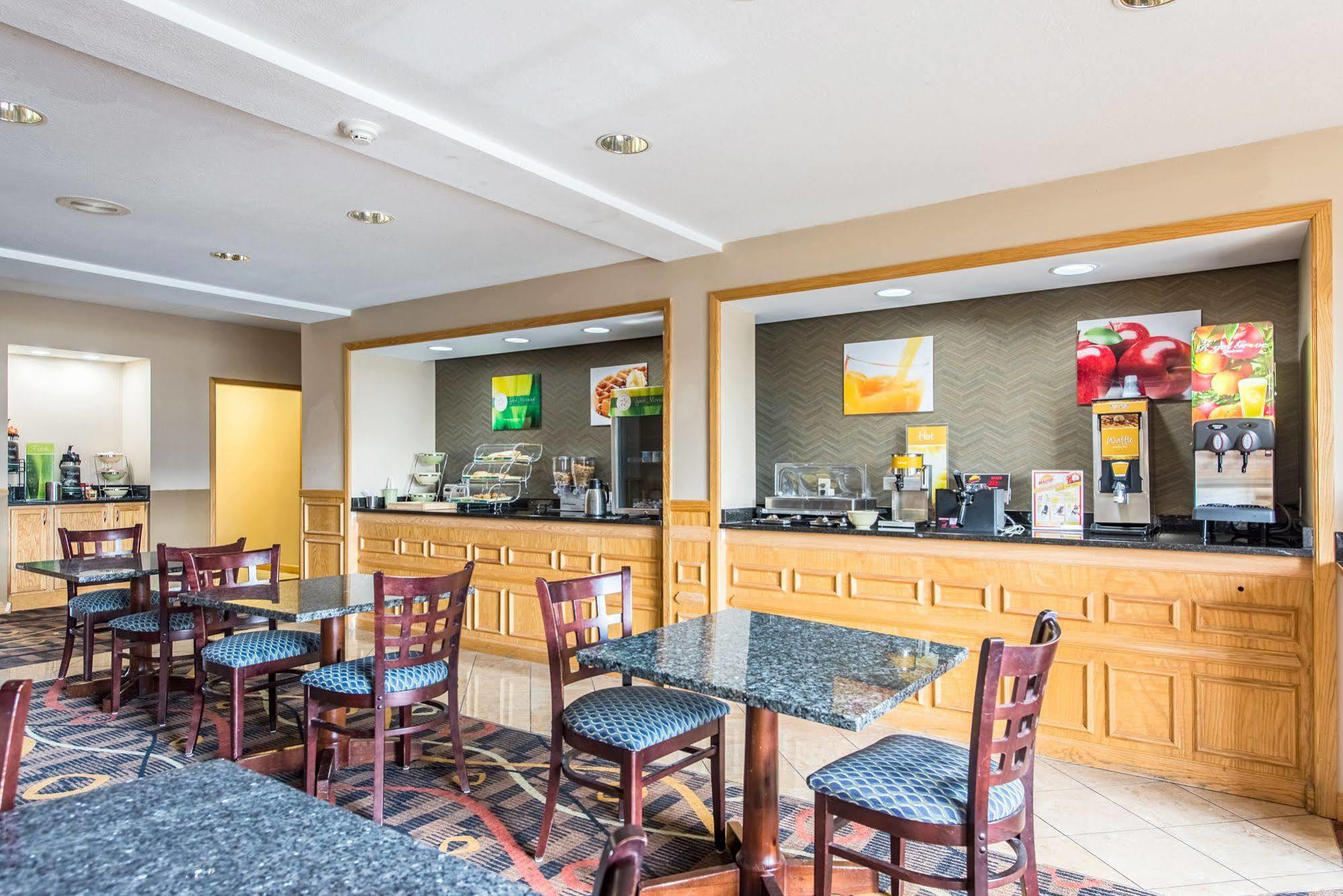 Cardinal Inn & Suites Muncie Exterior photo