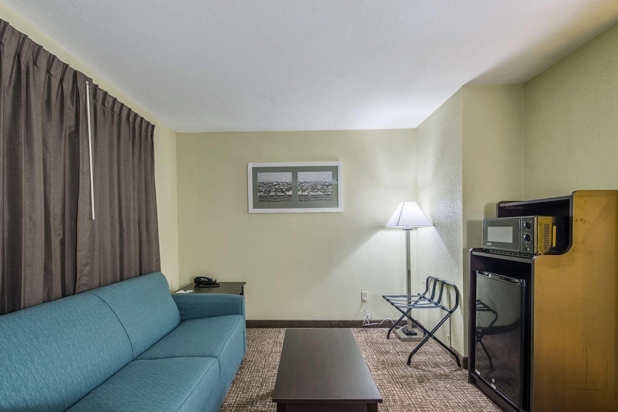 Cardinal Inn & Suites Muncie Exterior photo